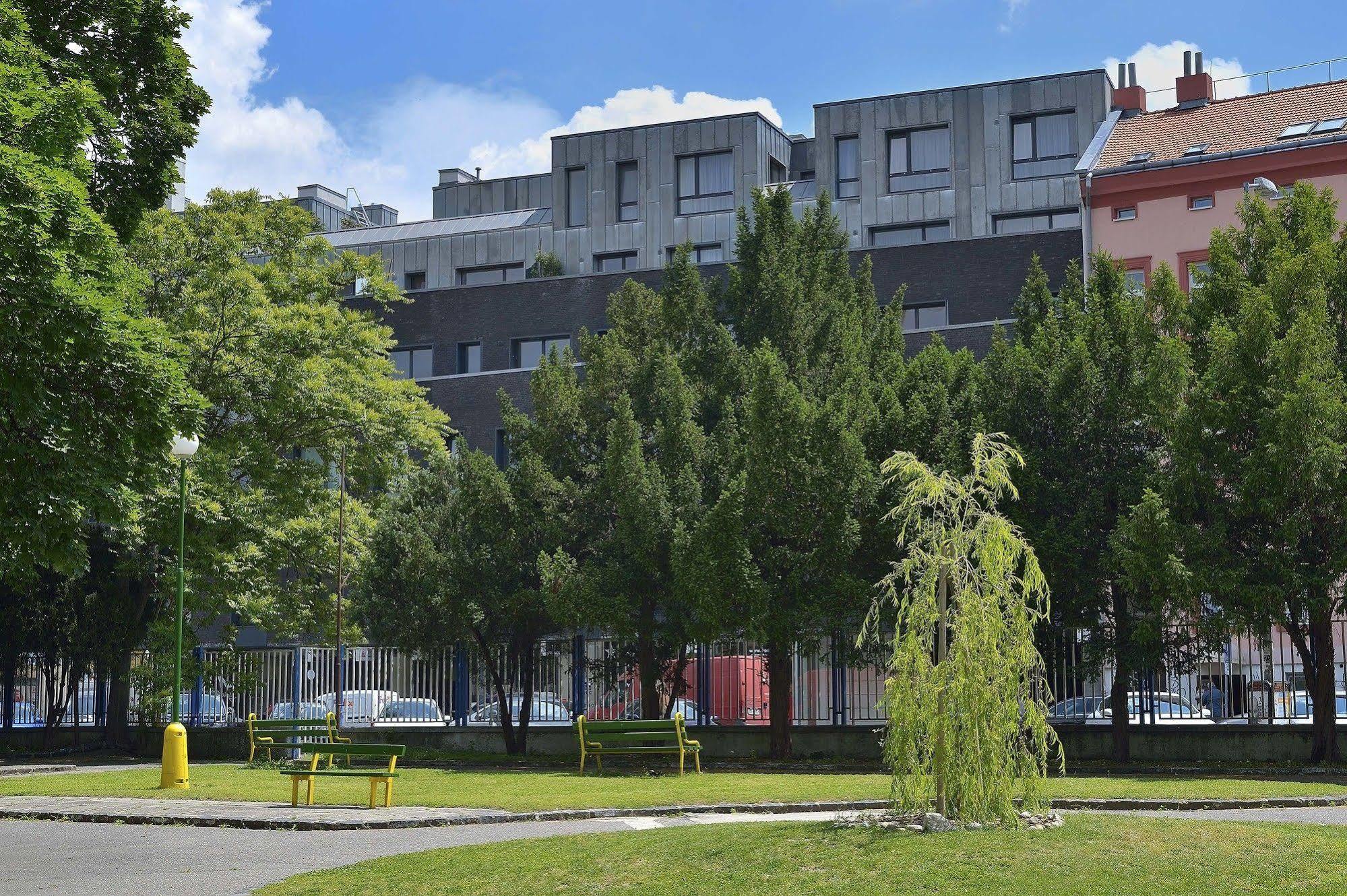 Ambiente Serviced Apartments - Dunajska Bratislava Buitenkant foto