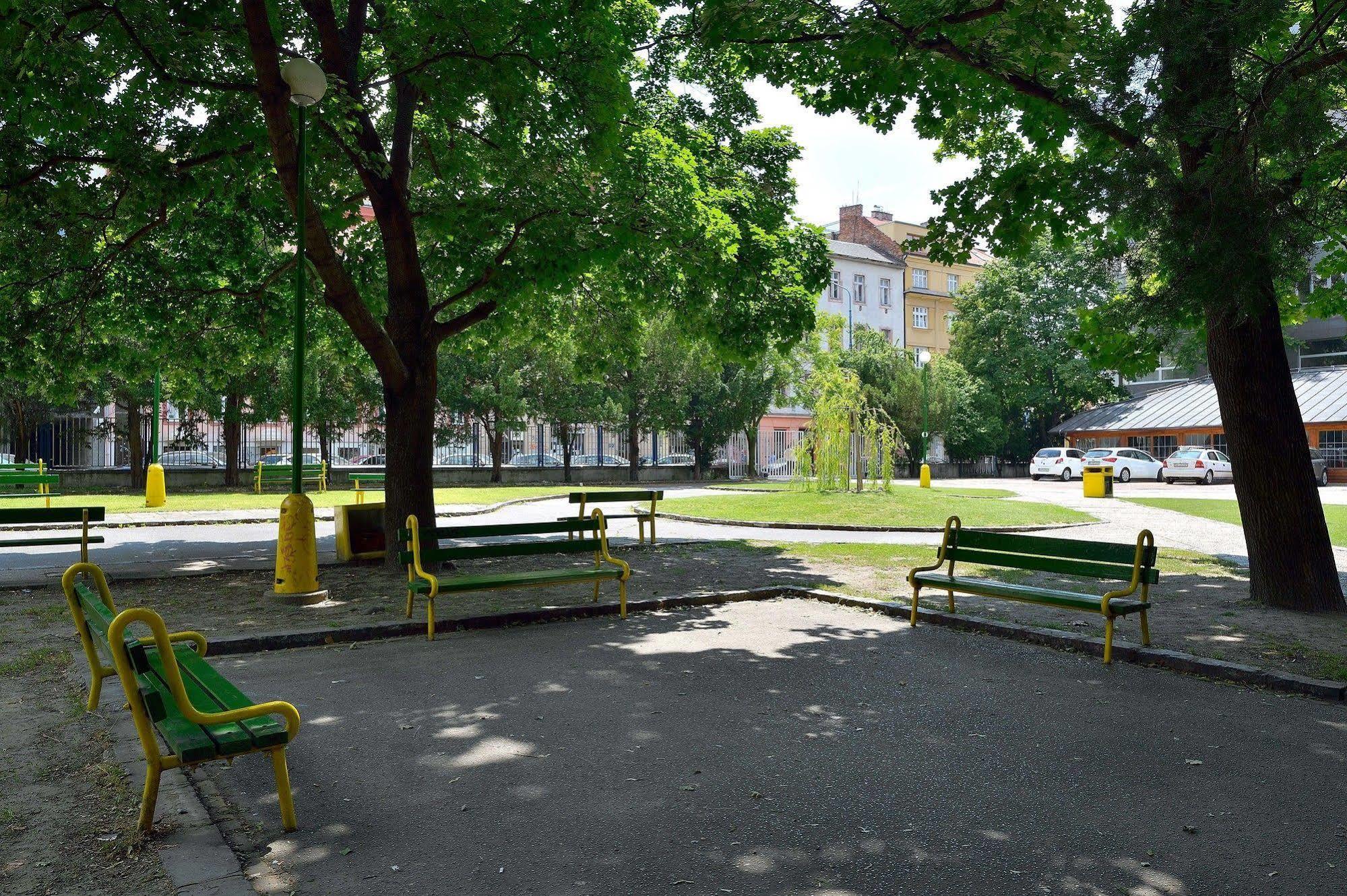 Ambiente Serviced Apartments - Dunajska Bratislava Buitenkant foto
