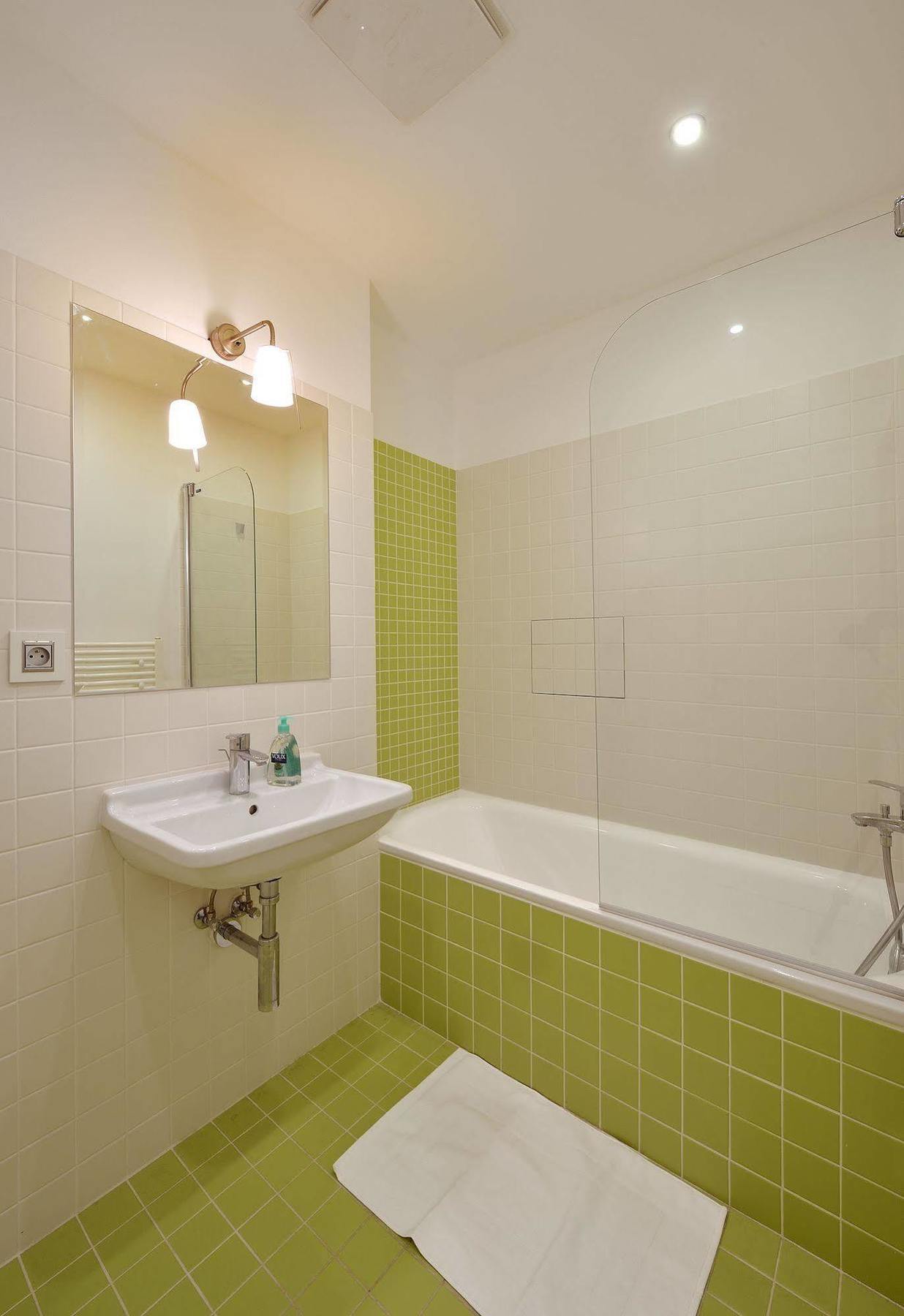 Ambiente Serviced Apartments - Dunajska Bratislava Buitenkant foto