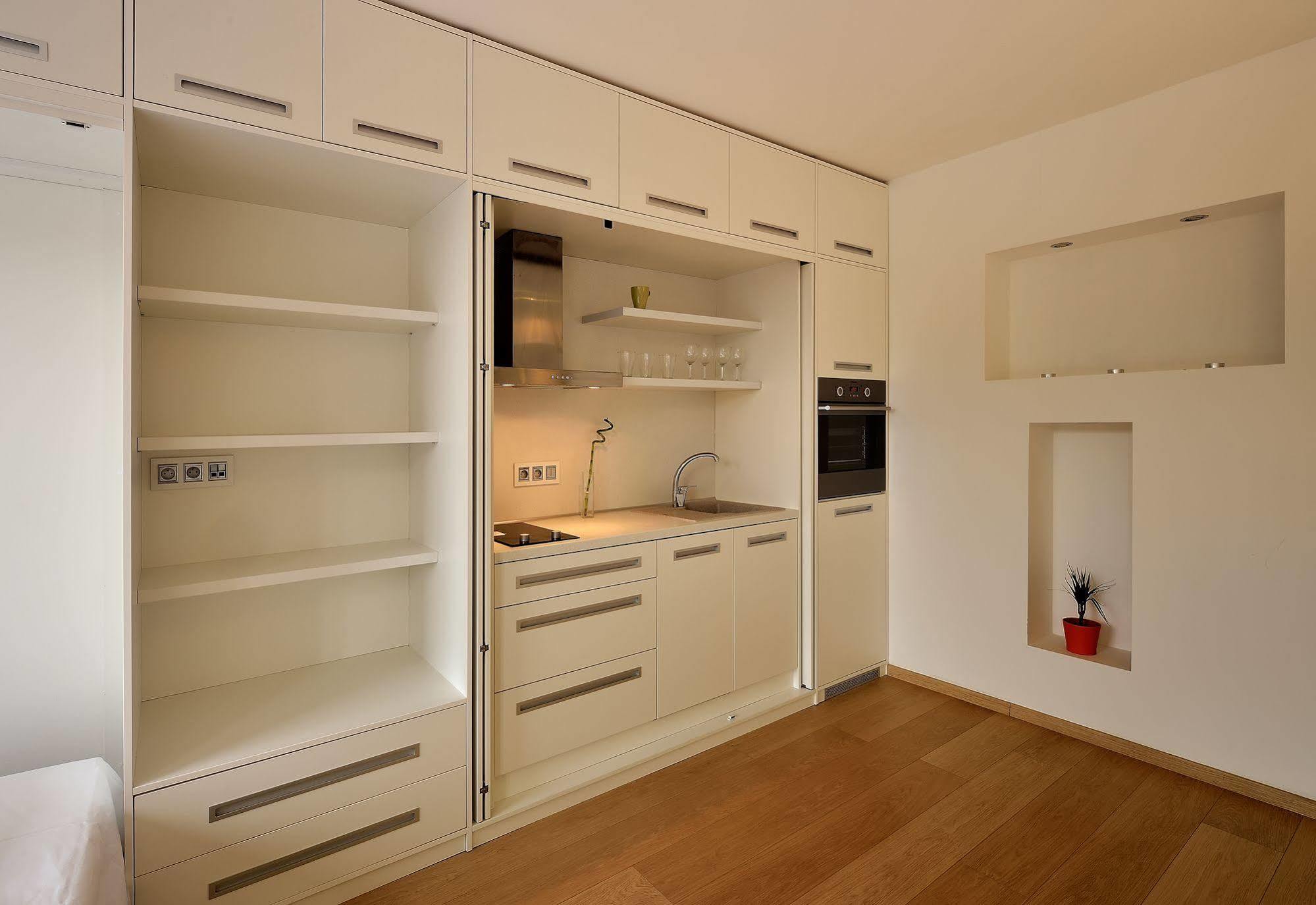 Ambiente Serviced Apartments - Dunajska Bratislava Buitenkant foto