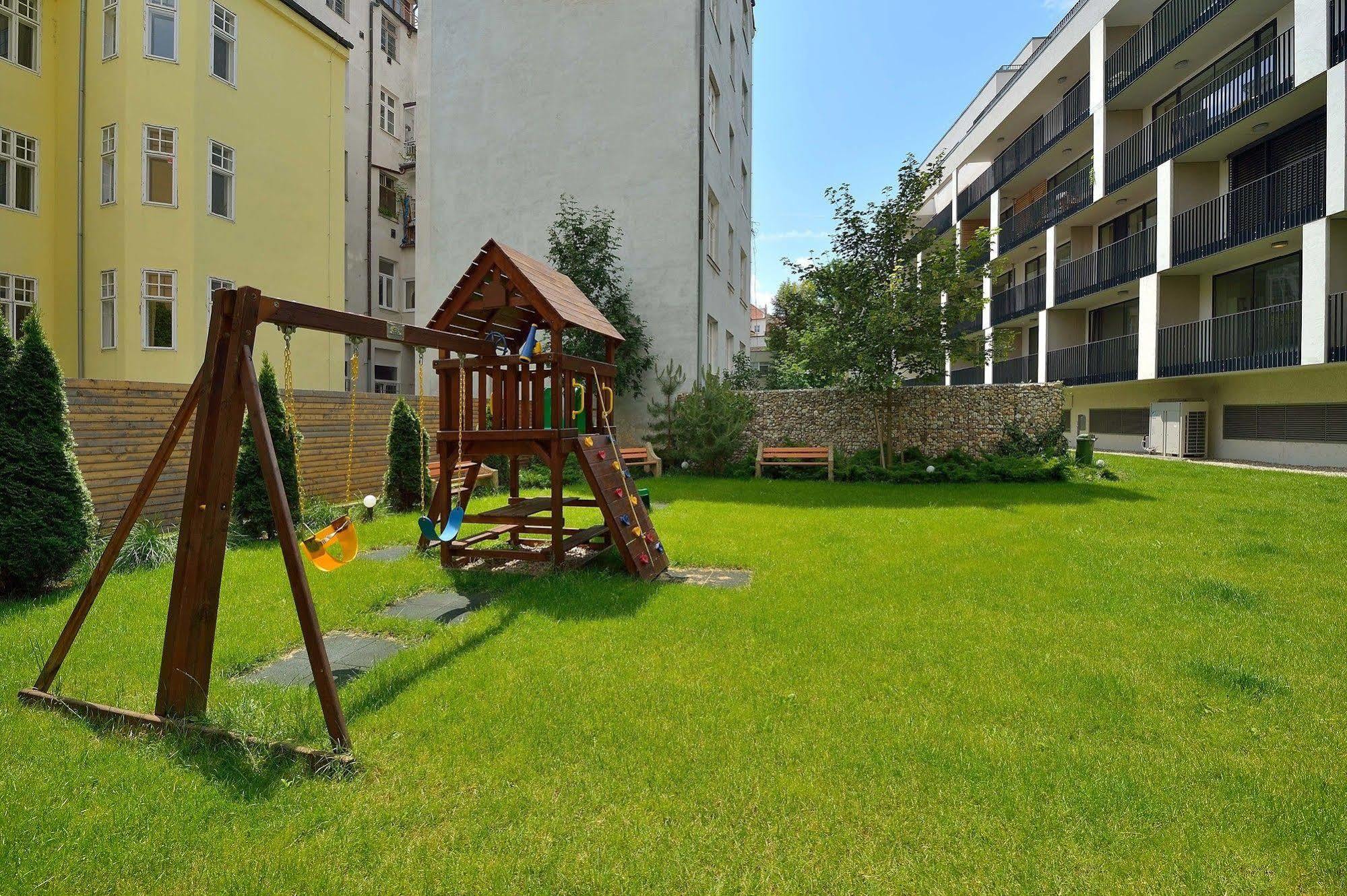 Ambiente Serviced Apartments - Dunajska Bratislava Buitenkant foto