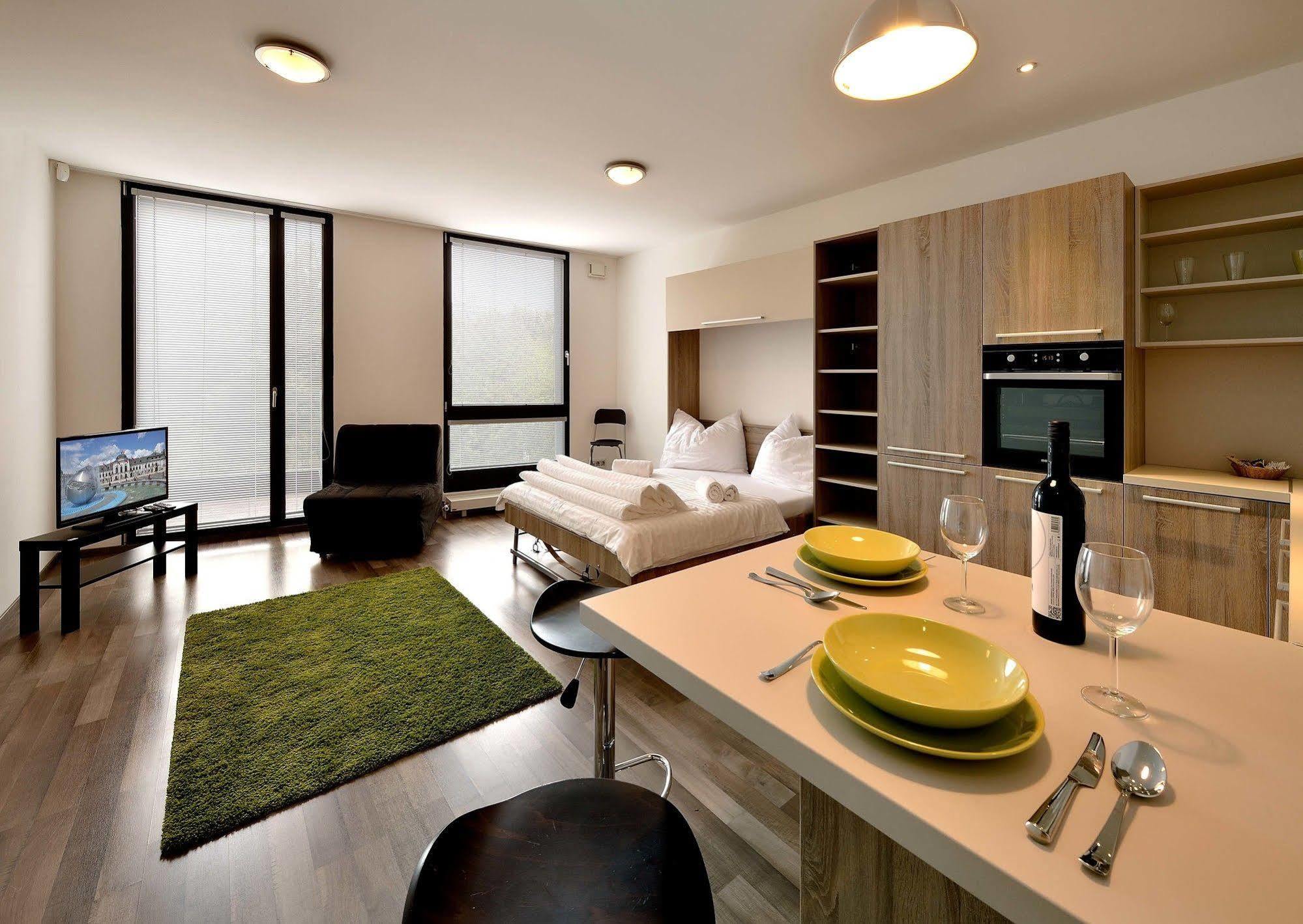 Ambiente Serviced Apartments - Dunajska Bratislava Buitenkant foto