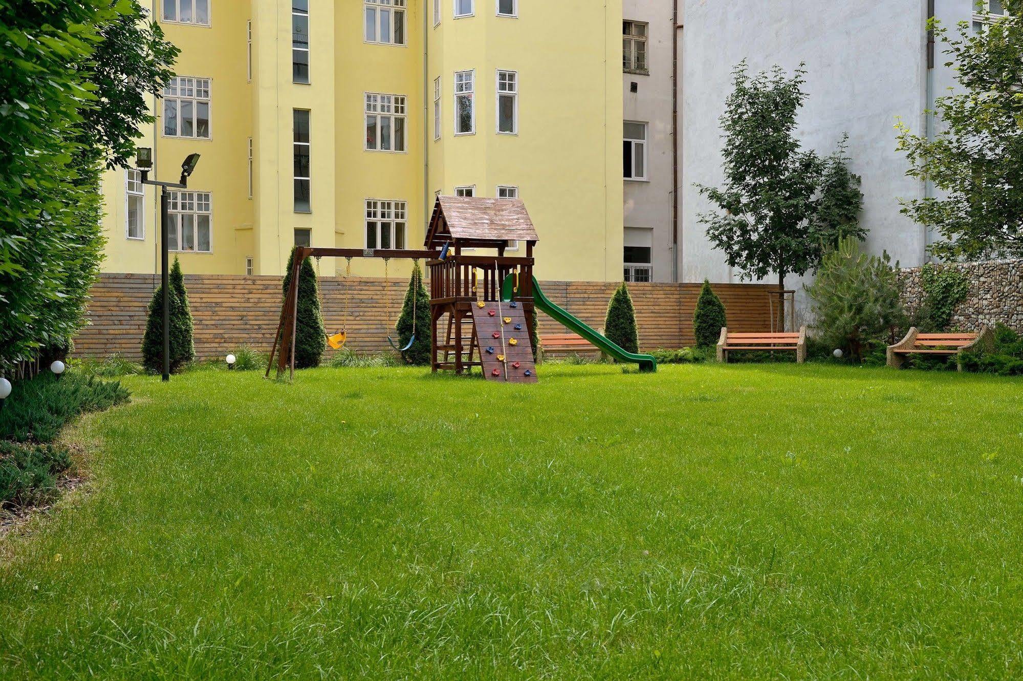 Ambiente Serviced Apartments - Dunajska Bratislava Buitenkant foto